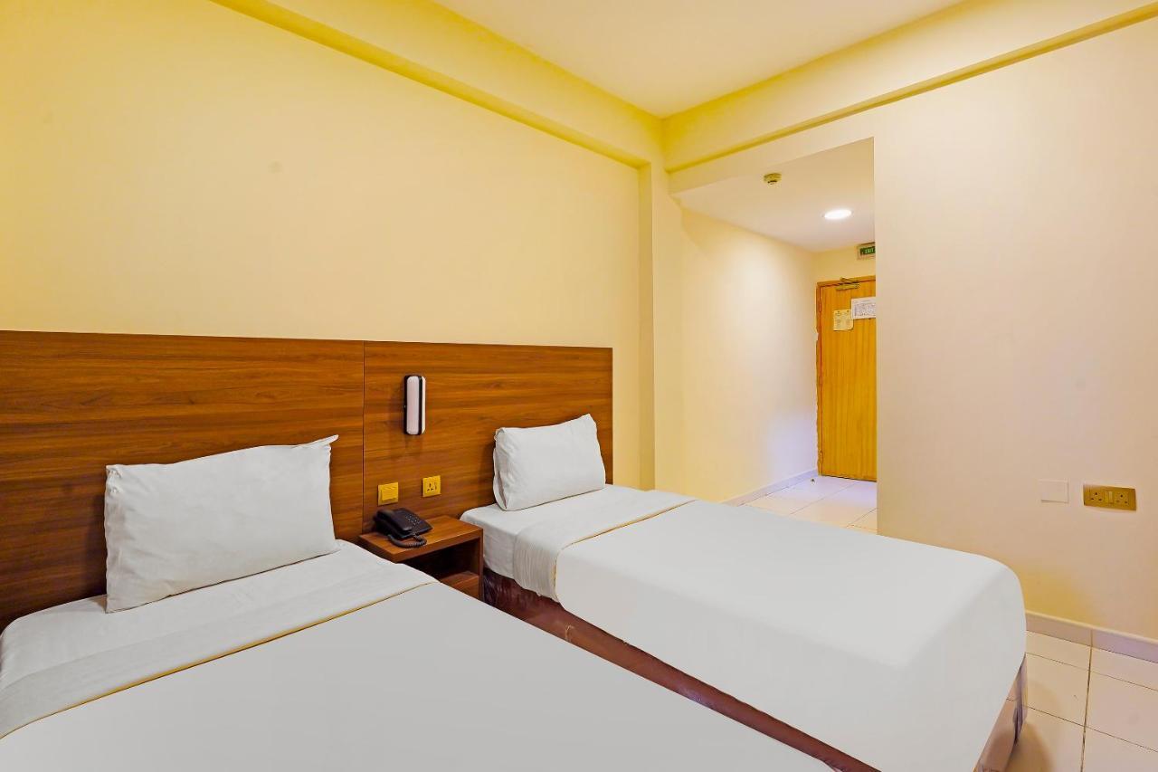 Oyo 925 Emirates Hotel ドバイ エクステリア 写真