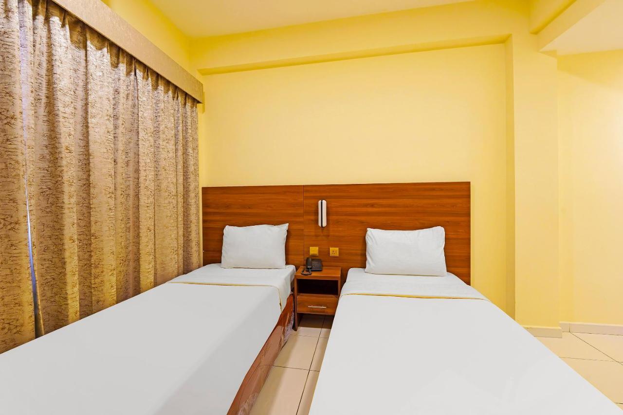 Oyo 925 Emirates Hotel ドバイ エクステリア 写真