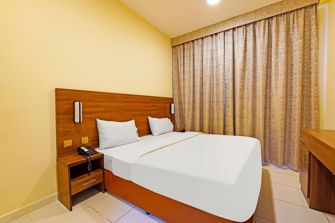 Oyo 925 Emirates Hotel ドバイ エクステリア 写真
