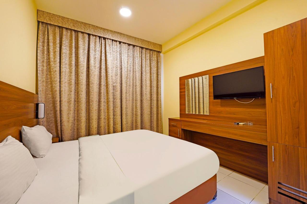 Oyo 925 Emirates Hotel ドバイ エクステリア 写真