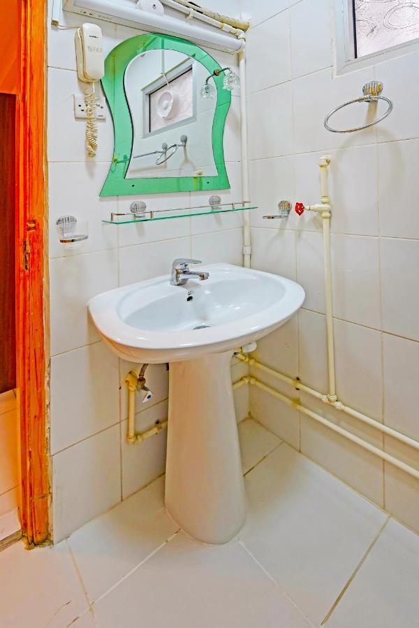 Oyo 925 Emirates Hotel ドバイ エクステリア 写真
