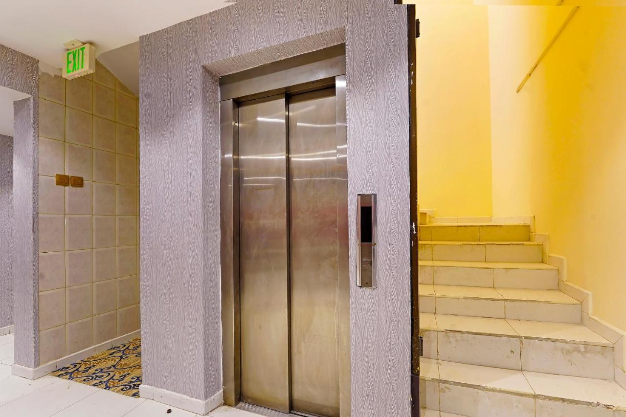 Oyo 925 Emirates Hotel ドバイ エクステリア 写真