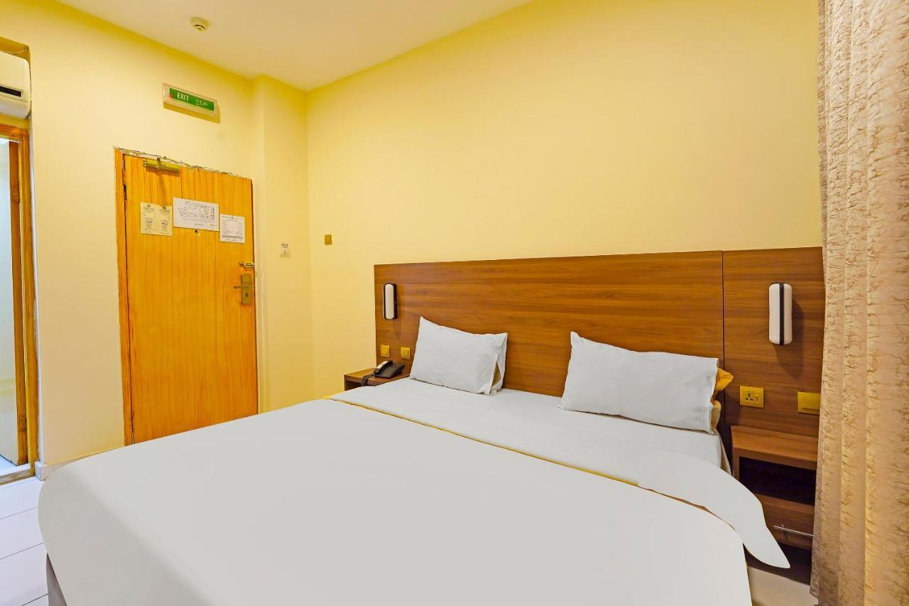 Oyo 925 Emirates Hotel ドバイ エクステリア 写真