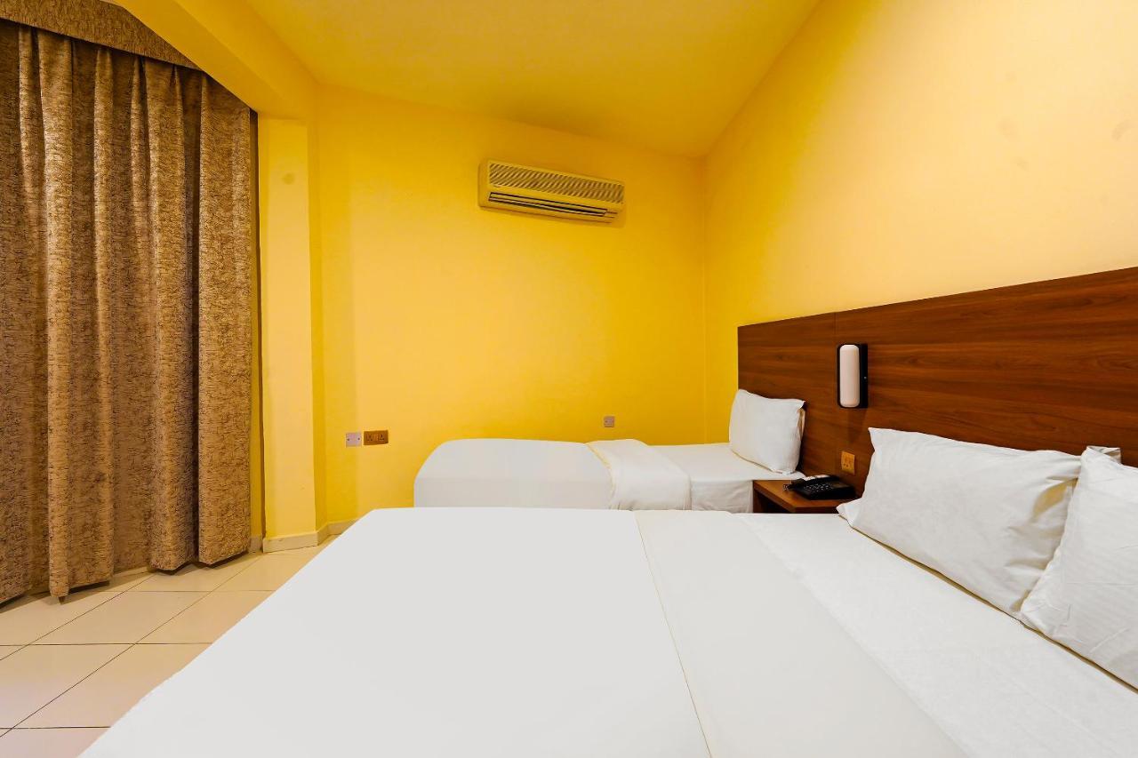 Oyo 925 Emirates Hotel ドバイ エクステリア 写真